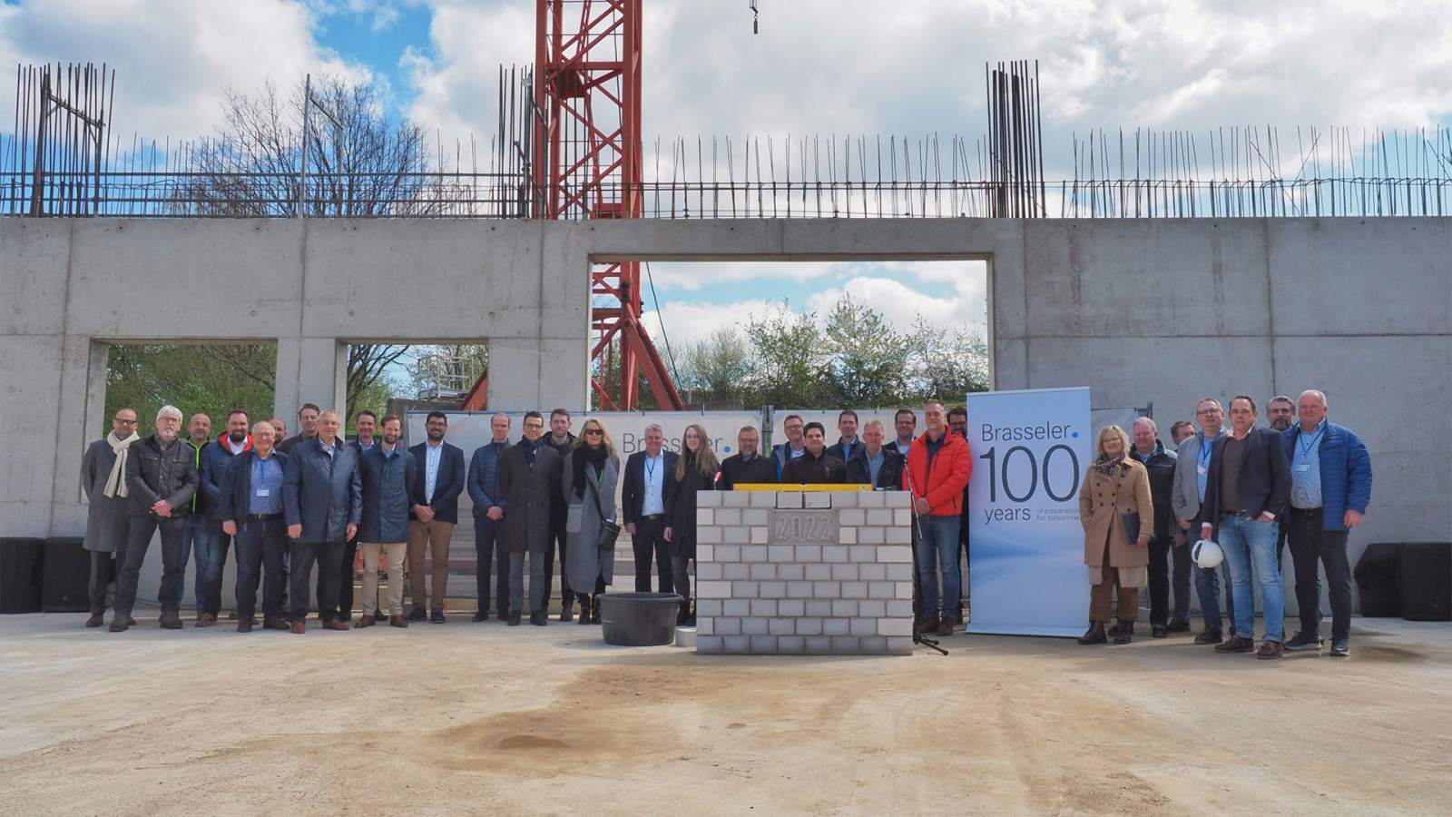 Feierliche Grundsteinlegung: Ausbau des Brasseler Firmensitzes in Lemgo